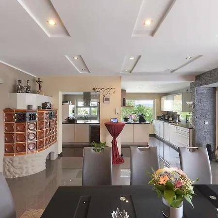 Einfamilienhaus Anwesen In Nurnberg-brunn Villa